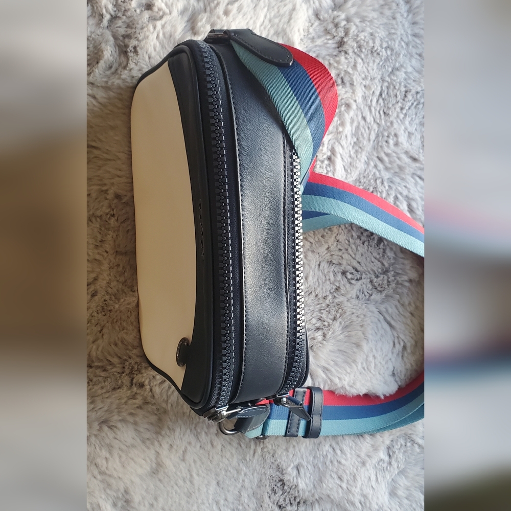COACH Graham Crossbody Bag - Picture 6 of 14